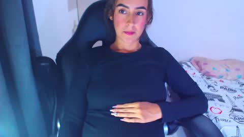 Snapshot of angie_dreamgirl chatting on December 2024 01:59:02 PM IG angie dreamgirl01 online show from December 2024 01:59:02 PM