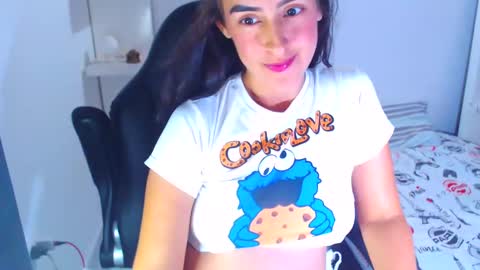 Snapshot of angie_dreamgirl chatting on December 2024 09:52:01 PM IG angie dreamgirl01 online show from December 2024 09:52:01 PM