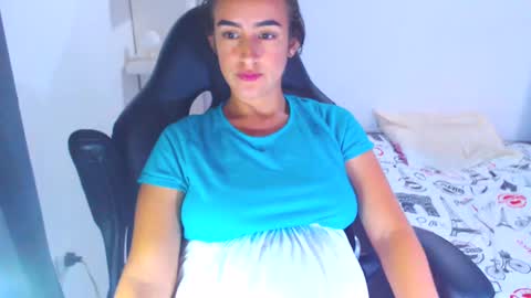 Snapshot of angie_dreamgirl chatting on January 2025 01:45:02 PM IG angie dreamgirl01 online show from January 2025 01:45:02 PM