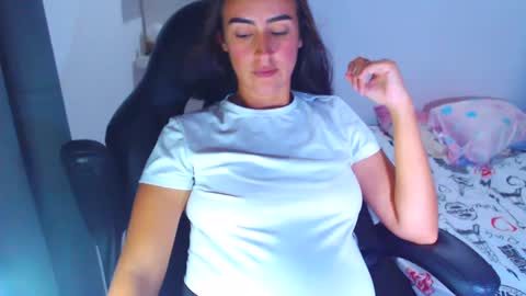 Snapshot of angie_dreamgirl chatting on February 2025 10:55:02 PM IG angie dreamgirl01 online show from February 2025 10:55:02 PM