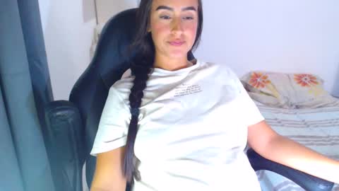 Snapshot of angie_dreamgirl chatting on February 2025 07:33:02 PM IG angie dreamgirl01 online show from February 2025 07:33:02 PM