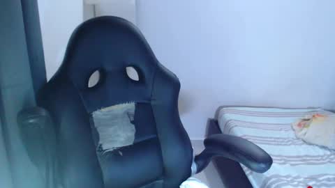 Snapshot of angie_dreamgirl chatting on February 2025 10:36:01 PM IG angie dreamgirl01 online show from February 2025 10:36:01 PM