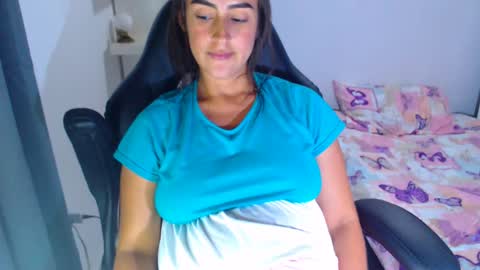 Snapshot of angie_dreamgirl chatting on February 2025 11:04:01 PM IG angie dreamgirl01 online show from February 2025 11:04:01 PM