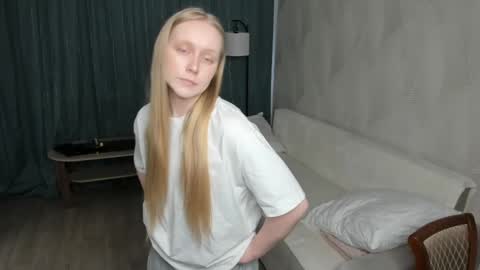 Snapshot of anhedney chatting on April 2026 07:11:01 AM Violet online show from April 2026 07:11:01 AM