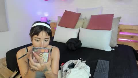 Anie Monday to Saturday from 200 pm to 810pm  UTC-5 Colombia Time online show from October 2025 07:58:01 PM
