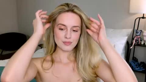 Anita online show from October 2025 12:03:02 PM