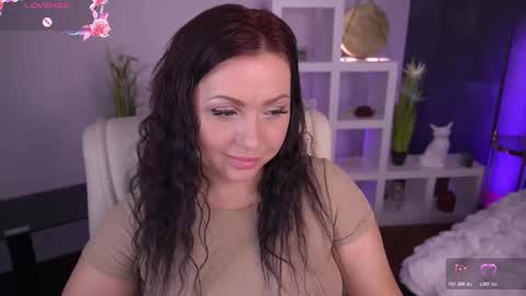 Anita online show from November 2025 07:10:01 PM