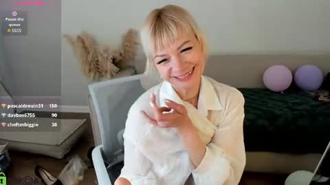 Snapshot of ann_annise chatting on July 2026 04:19:01 AM ann_annise online show from July 2026 04:19:01 AM