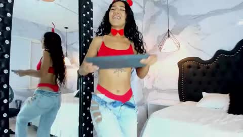 Ana  online show from December 2025 04:14:02 PM