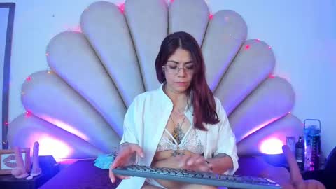 Anna  online show from February 2025 12:27:01 PM