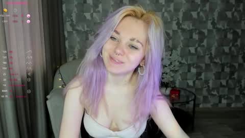 Snapshot of anna_aaaa chatting on December 2025 08:21:02 AM Anna online show from December 2025 08:21:02 AM