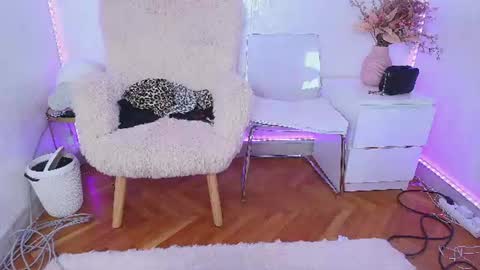 Snapshot of anna_lewis chatting on July 2026 06:01:02 PM Anna online show from July 2026 06:01:02 PM