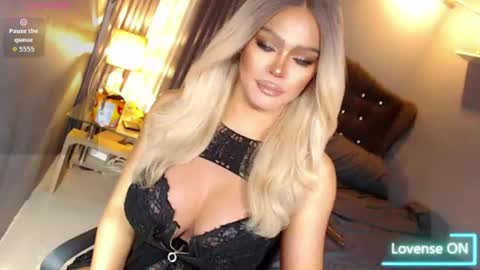 Snapshot of anna_mclaine chatting on June 2026 11:46:01 PM Miss Anna online show from June 2026 11:46:01 PM