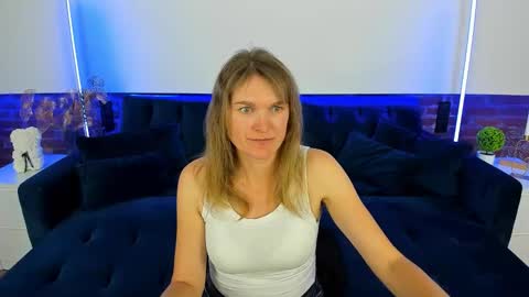 Annabel online show from October 2025 06:37:01 PM