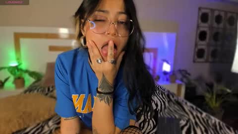 anne_cherrydh online show from September 2025 02:03:02 AM