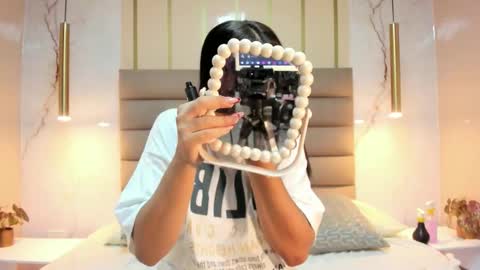 Anne online show from October 2025 03:04:02 AM