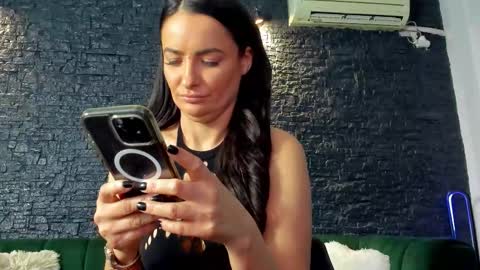 annesins online show from October 2025 05:56:02 PM