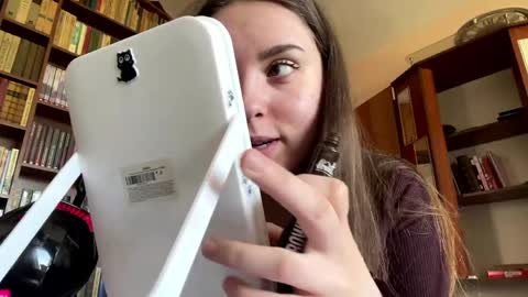 Snapshot of annettavictoria chatting on May 2026 08:43:02 AM Aria online show from May 2026 08:43:02 AM