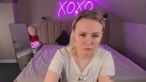 Joyce Howard online show from April 2026 02:01:01 AM