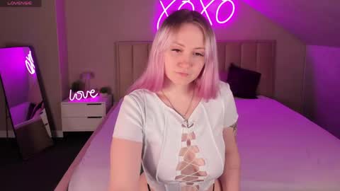 Joyce Howard online show from April 2026 02:18:01 AM