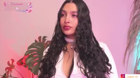 Angel online show from November 2025 03:45:02 PM