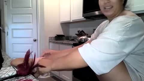 Annie23mal online show from November 2025 01:44:02 PM