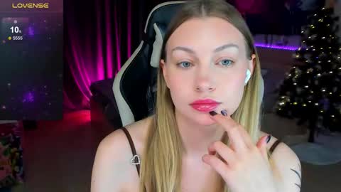 Snapshot of annie69kiss chatting on December 2025 08:49:01 PM Annie online show from December 2025 08:49:01 PM