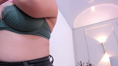 annie_20_ online show from February 2026 12:10:01 PM