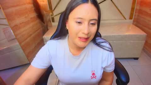annie__r online show from October 2025 07:55:01 PM