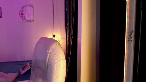 Annie And Ryan  online show from January 2026 03:43:01 AM