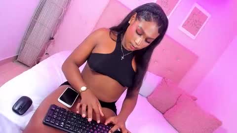 annie_dolce_ online show from November 2025 12:02:02 AM