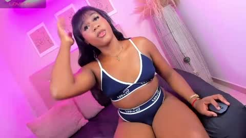 annie_dolce_ online show from May 2026 09:45:01 PM