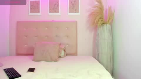 annie_dolce_ online show from June 2026 12:07:02 PM