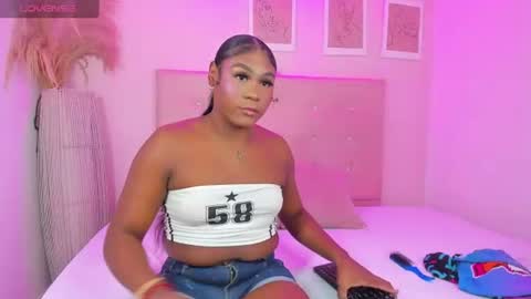 annie_dolce_ online show from June 2026 01:14:01 PM