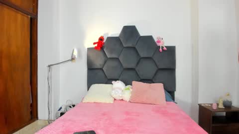 Annie online show from December 2024 09:23:01 PM