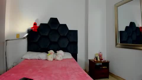 Annie online show from November 2025 05:12:02 PM