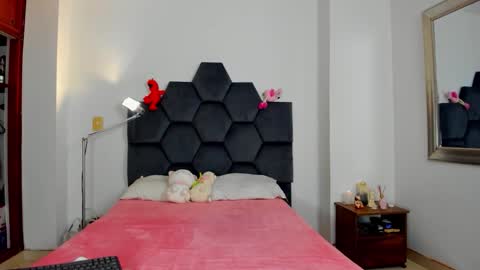 Annie online show from November 2025 09:17:01 PM