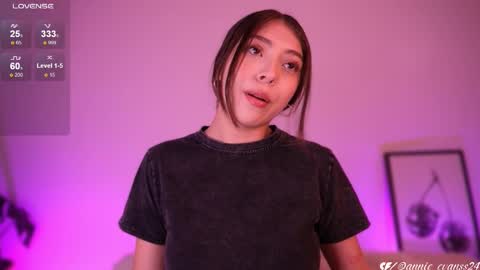 Snapshot of annie_evans24 chatting on February 2025 01:48:02 AM Annie Evans online show from February 2025 01:48:02 AM