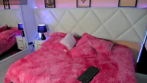 Snapshot of annie_lought chatting on February 2025 12:04:02 PM online show from February 2025 12:04:02 PM