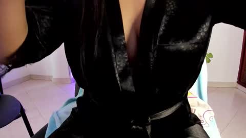 Annie online show from November 2025 03:33:02 PM