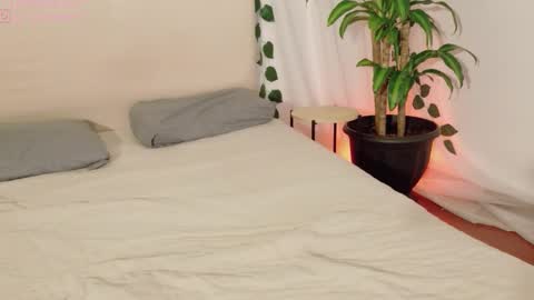 Snapshot of annie_val chatting on February 2026 07:51:02 AM Annie Valeria online show from February 2026 07:51:02 AM