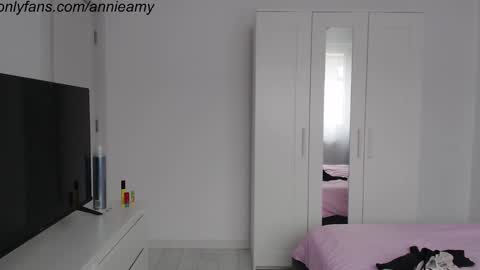 Snapshot of annieamy chatting on January 2025 01:00:01 PM Annie online show from January 2025 01:00:01 PM