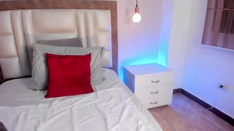 Snapshot of anniebluee_ chatting on April 2026 12:11:02 PM Annie Bluee online show from April 2026 12:11:02 PM