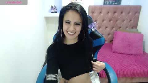 Snapshot of anniee_x chatting on January 2025 11:43:02 AM Anniee online show from January 2025 11:43:02 AM