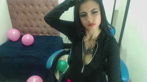 Snapshot of anniee_x chatting on February 2025 06:40:02 PM Anniee online show from February 2025 06:40:02 PM
