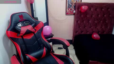 Snapshot of anniee_x chatting on February 2025 12:57:02 PM Anniee online show from February 2025 12:57:02 PM