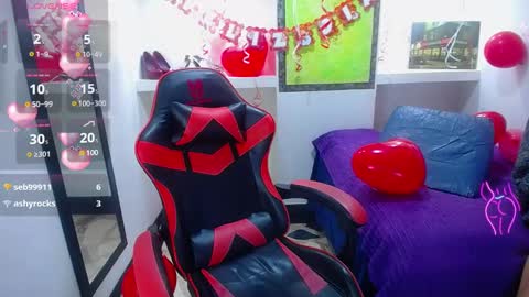 Snapshot of anniee_x chatting on February 2025 02:32:02 PM Anniee online show from February 2025 02:32:02 PM
