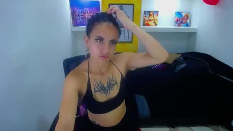 Snapshot of anniee_x chatting on February 2025 12:38:02 PM Anniee online show from February 2025 12:38:02 PM