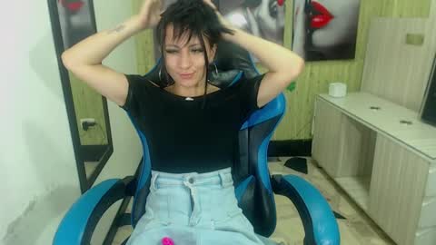 Snapshot of anniee_x chatting on March 2025 02:44:02 PM Anniee online show from March 2025 02:44:02 PM
