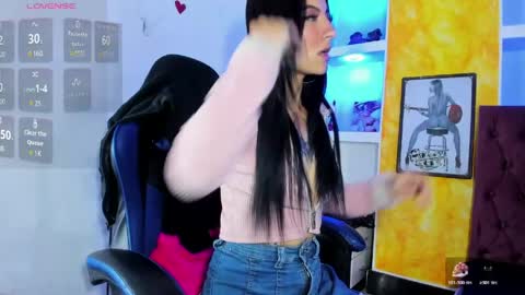 Snapshot of anniee_x chatting on June 2026 11:45:02 AM Anniee online show from June 2026 11:45:02 AM